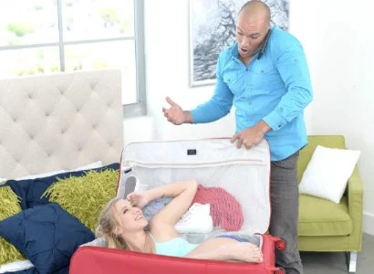 Chiếc vali làm cho không khí thêm phần thú vị