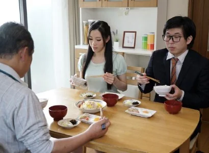 Quá nứng, cô con dâu banh vùng kín cho bố chồng quan hệ tình dục