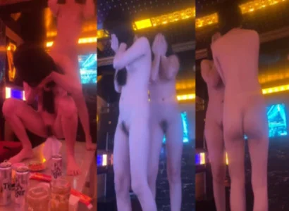 Nữ vũ công khoe thân và múa thoát y cực loạn tại quán hát